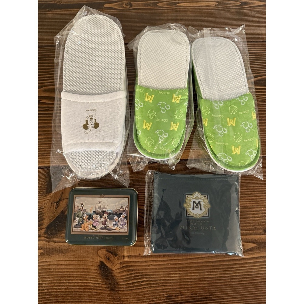 Tokyo Disneyland Miracosta Amenities Set Children's Adult Slippers, Tin,โ Bag